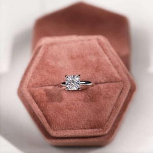 Lab Grown Cushion Cut Diamond Solitaire Solo Anillos de compromiso de boda para mujeres 925 Sterling Silver IGI Certified para fiestas - Product Image 2