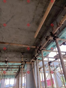 Sistema de Encofrado Reutilizable de Plástico ABS para Vigas y Losas con Puntales de Acero para la Construcción de Edificios Residenciales de Hormigón - Product Image 1