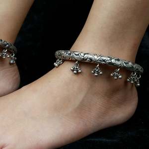 Tobillera de Plata 925, Estilo Noor Chitai Phool Pati, Chapada en Oro, con Diamantes y Perlas, Diseño Lindo, Religiosa Cristiana - Product Image 3