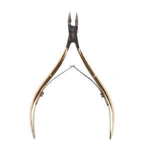 Pince à cuticules russe en acier inoxydable, couleur dorée personnalisée, poignée antidérapante, ouverture large, lame tranchante pour le soin des ongles des pieds - Product Image 1