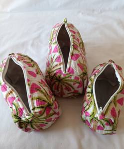 Floral Pattern Quilted Cotton <b>Makeup</b> <b>Bag</b> <b>Travel</b> Cosmetic Carry Pouch with Zipper Manufacturer Wholesaler Cosmetic Case - Product Image 3