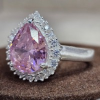 925 Sterlingsilber ausgezeichnete Qualität handgefertigter Designer neuester trendy Ring mit Tränentropfenform rosa würfel Zirkonium-Edelstein