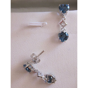 Boucles d'oreilles pendantes tendance en topaze bleue et blanche - Product Image 1