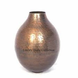 Nouveau Triangle Forme Métal Durable Vase Argent Couleur Fantaisie Look Accrocheur Fleur Vase Brillant Poli Martelé Conception Fournitures - Product Image 6