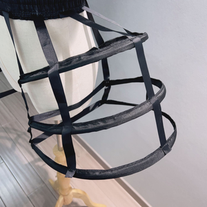 Gonna Corta a Gabbia con 3 Cerchi in Crinolina Bianca e Nera da Donna per Abiti Lolita e da Sposa, Lunga 38 cm - Product Image 2