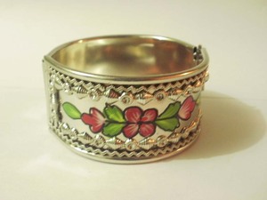 Soporte Metálico con Incrustaciones y Cuerno para Beber, Estilo Contemporáneo, Ecológico, Incluye Posavasos - Multiusos para el Hogar y la Oficina - Product Image 6