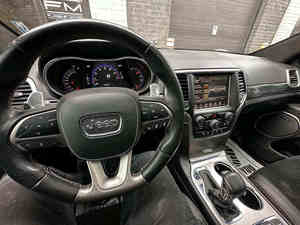 VOITURE D'OCCASION TOUT ÉQUIPÉE - Jeep Grand Cherokee SRT SUV 2024 - PRÊTE À ÊTRE EXPÉDIÉE - Product Image 3