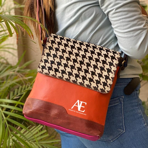 Sac à main en cuir véritable recyclé fait à la main, sac à cheveux en fourrure, sac à bandoulière multicolore élégant pour femmes - Product Image 1