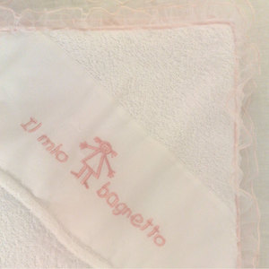 Tappetino da Bagno Quadrato in Spugna Ricamata - Design Cartoon per Arredamento Casa - Product Image 1