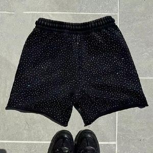 Pantalones cortos para hombre de lana de algodón 100% de peso pesado, pantalones cortos estampados de pantalla de calidad Premium con detalles de diamantes de imitación para estilo de calle - Product Image 5