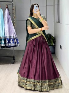 Lehenga Choli indien classique avec des bordures riches pour les occasions spéciales - Product Image 5
