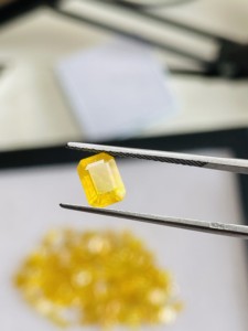 พลอยไพลินสีเหลืองธรรมชาติ เกรด AAA ทรงมรกต คุณภาพดี สีสวยงาม เหมาะสำหรับทำเครื่องประดับทุกชนิด ในราคาถูก - Product Image 3