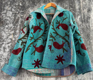 Chemise-veste en coton vintage Kantha Suzani faite à la main – Surchemise matelassée réversible bohème pour femmes - Product Image 5
