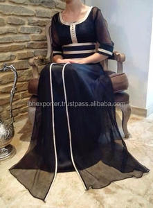 Caftán largo negro de media manga con tela ligera y trabajo de encaje simple más popular en mujeres musulmanas de Oriente Medio - Product Image 2