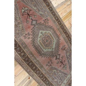 Tapis turc vintage écologique à franges 4,3x8,7 pieds, patchwork vert et marron, en laine avec envers en latex - Product Image 2