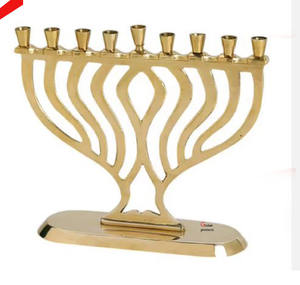 Meilleur vendeur : Menorah à 9 branches en acier inoxydable finition dorée - Product Image 5
