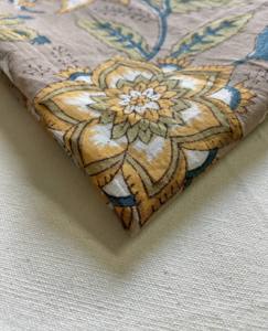 Tissu en coton imprimé à la main avec motif de vignes florales |   Base beige avec des accents moutarde et bleus - Product Image 4