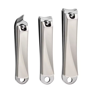 Coupe-ongles professionnel de qualité salon, conçu pour une coupe précise des ongles épais, durs et délicats avec facilité. - Product Image 3