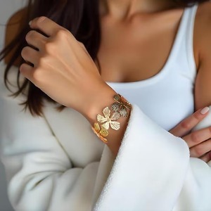 Brazalete de Latón Moderno, Ligero y Hecho a Mano, de Proveedor Indio, para Fiestas de Trabajo y Atuendos Casuales, con Tamaños Personalizados, desde India - Product Image 2