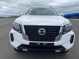 Nissan NAVARA Crew Cab le PLUS 4x4 2.5L ดีเซล6สปีด180bhp เอ็มทีก่อนเป็นเจ้าของ2022 - Product Image 4