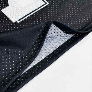 เสื้อยืดผ้าตาข่ายทรงหลวมสำหรับผู้ชายเสื้อยืดคอปแบบตาข่ายพิมพ์ลายสกรีนโลโก้ออกแบบได้ตามที่ต้องการ - Product Image 5