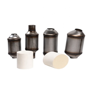 Produksi pabrik <span class=keywords><strong>2</strong></span>/<span class=keywords><strong>2</strong></span>, 5-Inch Inlet/Outlet Universal Catalytic Converter dengan pelindung panas - Product Image 3