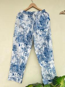 ชุดนอนผ้าฝ้ายพิมพ์ลายดอกไม้ทำมือจากอินเดีย หรูหราสำหรับฤดูใบไม้ผลิ/ฤดูร้อน/ฤดูใบไม้ร่วง ชุดนอนลำลองสุดพิเศษสำหรับใส่เดินเล่นตอนเช้าและกลางคืน ดีไซน์หรูหราและสง่างาม - Product Image 2