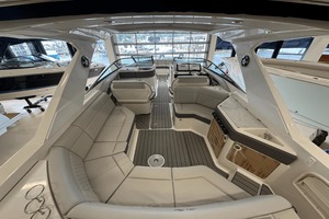 Bateaux sportifs de luxe en fibre de verre 2025 SLX 310 31,5 pieds, type bowrider, avec deux moteurs hors-bord, prêts à la livraison - Product Image 3