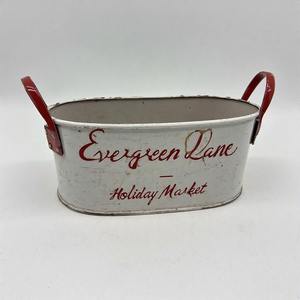 Maceta navideña Evergreen Whispers hecha a mano en metal galvanizado para esquinas rústicas de jardín y arreglos florales de temporada - Product Image 3