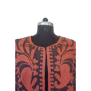 Chaqueta Corta de Algodón Acolchada Hecha a Mano para Mujer, Estilo Bohemio Indio Vintage, Bordado Floral Caprichoso, Ribete Suzani, Invierno Otoño - Product Image 3