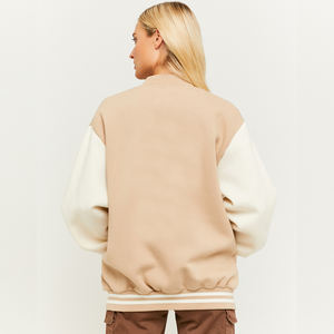 Veste d'hiver Varsity pour femmes, veste bomber Varsity matelassée bicolore en laine, corps beige, manches en cuir, streetwear décontracté - Product Image 2