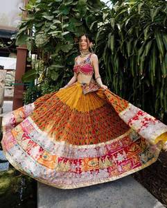 ชุด lehenga choli dupatta ดีไซเนอร์ใหม่พร้อมพิมพ์ดิจิตอลและบัตเตอร์ซิลค์สำหรับผู้หญิงชุดปาร์ตี้แต่งงาน - Product Image 2