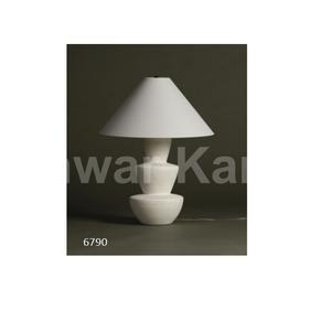 Lámpara de mesa de Metal de diseño único de alta calidad, muebles decorativos de lujo para el hogar, oficina, sala de estar, Hotel, aspecto moderno, artículo de decoración - Product Image 1