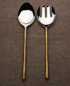 Elegante Servidor de Ensaladas de Acero Inoxidable Chapado en Oro, Ecológico, con Mango, Color Personalizado, Apto para Lavavajillas, para Uso Doméstico y en Restaurantes - Product Image 1