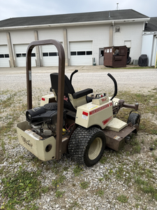 Tondeuse à gazon Grass-hopper 126V avec roues pour un entretien facile de la pelouse à vendre - Product Image 5