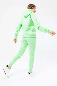Ensemble de jogging de qualité supérieure Ensemble 2 pièces de jogging et sweat à capuche de couleur unie avec logo personnalisé Ensemble de survêtements sexy et cintrés pour femmes Survêtement - Product Image 3