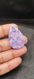 ลาพิโดไลต์สีน้ำเงินธรรมชาติทรงหลังเบี้ย งานแฮนด์เมด คุณสมบัติบำบัด ยี่ห้อ UDGEMS น้ำหนัก 100 กรัม ขั้นต่ำในการสั่งซื้อแบบคละขนาด - Product Image 6