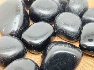 Natural Black <b>Obsidian</b> Tumbled Loose Gemstone Customized With Size And Shape Wholesale Bulk - Product Image 4