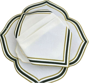 Vente en gros de sets de table en coton blanc personnalisés brodés à trois lignes de tapis à fleurs lavables vintage pour la maison et le restaurant - Product Image 4