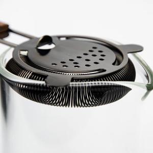 Passoire à cocktail Hawthorne de qualité supérieure avec poignée en bois, ressort en acier inoxydable, contrôle de déversement fluide pour bar à domicile - Product Image 3