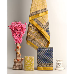 Costumes en soie avec bordures zari pour robes de demoiselle d'honneur Costumes riches et luxueux en soie pure zari pour les occasions de luxe - Product Image 2