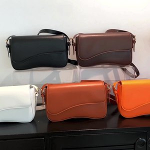 Bolso bandolera de un solo hombro de cuero PU a la moda para mujer con cierre de cremallera Bolso de diseñador de sillín de color sólido a la moda - Product Image 3