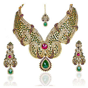 Ensemble de bijoux fins Mithya Collier en pierre autrichienne et Maang Tikka 2000109 - Product Image 1