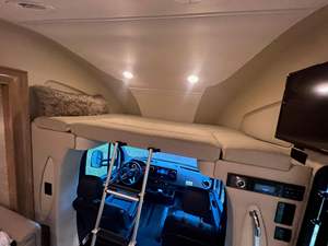 รถบ้านมอเตอร์โฮม Tiffin Wayfarer 25QW รุ่นปี 2020 Sprinter 3500XD วิ่งมาแล้วประมาณ 5,100 ไมล์ เครื่องยนต์เทอร์โบดีเซล V6 พร้อมอุปกรณ์ครบครัน - Product Image 5