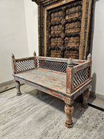 Siècle, Banc de Patio Traditionnel en Bois de Teck Fabriqué à la Main avec Elégant Jali Fretwork Design Sculpté Complexe Sièges Classiques