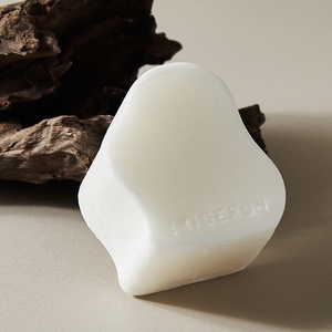 Après-shampoing Zéro Déchet ERIGERON pour Cheveux Bouclés et Secs, Formule Hydratante à l'Huile de Graines de Chanvre et Huile de Coco, Anti-Frisottis, Solide, à Base d'Acides Aminés - Product Image 4