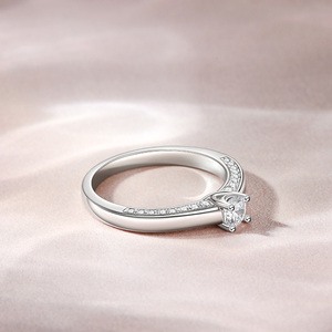 แหวนเงินแท้ทรงกลมคลาสสิก Jeulia Enamored Moment ประดับเพชรแบบคลัสเตอร์ - Product Image 6