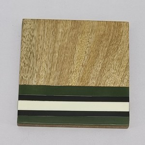 Sous-verre carré en bois et résine fait main, motif hexagonal alvéolé, tapis de boisson personnalisé avec logo pour hôtel et restaurant. - Product Image 3
