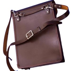 Esta es una auténtica bolsa de cuero marrón para mapas o planos del ejército soviético. - Product Image 2