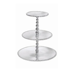 Présentoir à gâteau vintage en métal galvanisé idéal pour les fêtes de mariage et la décoration intérieure Supports à gâteaux multiples conceptions de finition classiques - Product Image 1